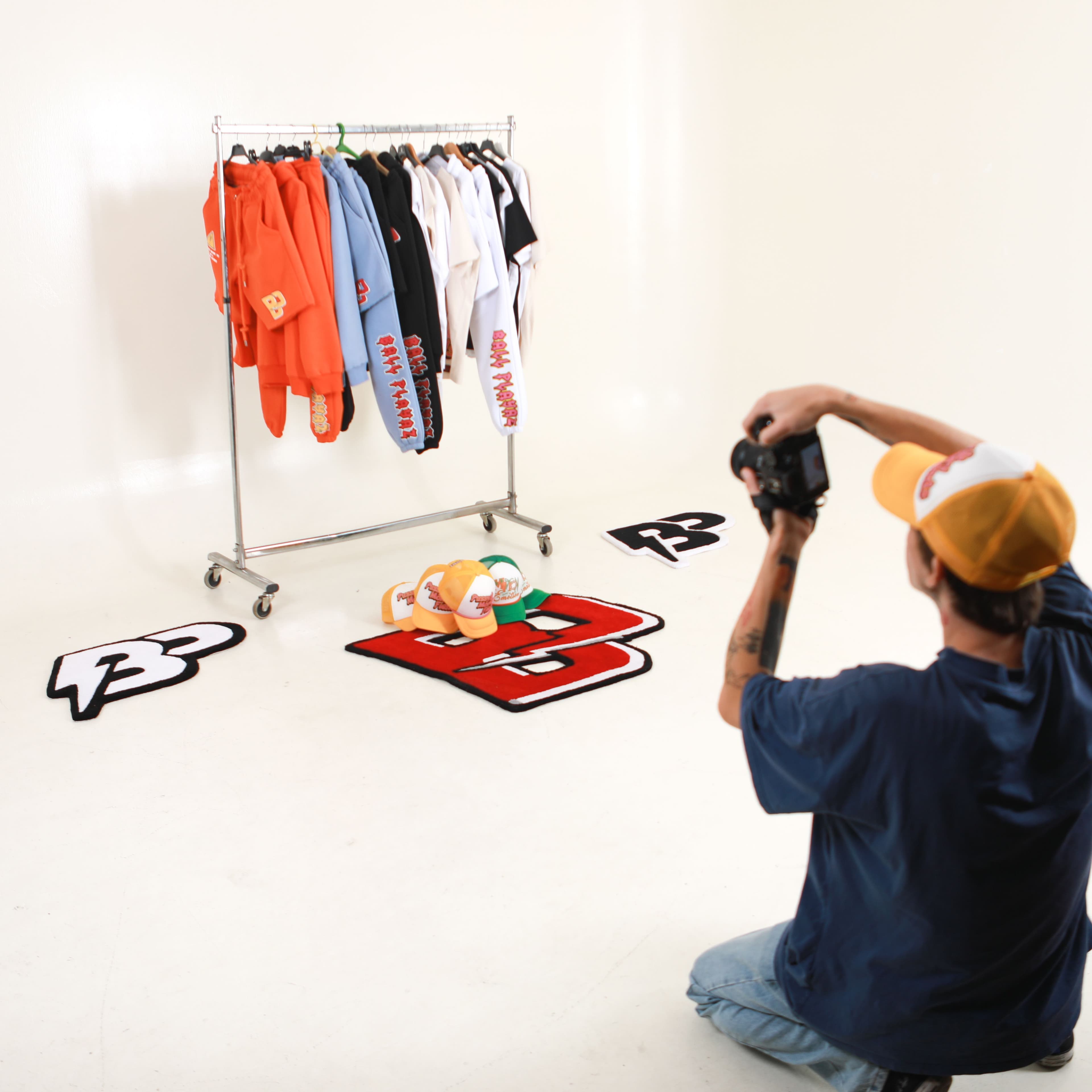 Ball Playaz Gear ürünlerinin stüdyodaki fotoğraf çekimi
